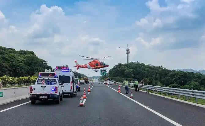 哈巴河高速公路汽车救援案例