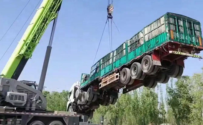 哈巴河道路脱困救援案例